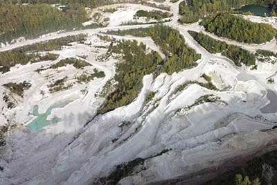 Le projet de mine de lithium à Echassières : enjeux environnementaux et débats publics