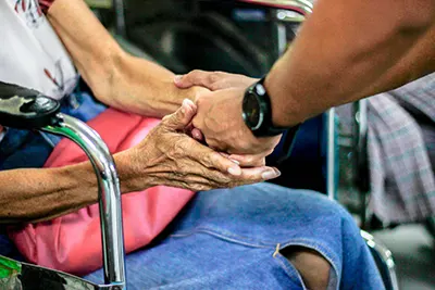 Les salariés aidants : un facteur de risque encore absent de nombreuses démarches de prévention