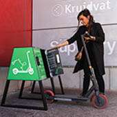 Station de recharge et parking pour trottinettes électriques
