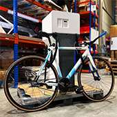 Range vélo et borne de recharge pour vélos électriques
