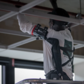 Exosquelette bras en l'air