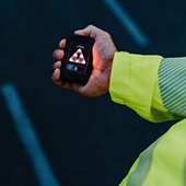 Système d'alerte pour piétons en zones partagées : Fenwick Safety Guard
