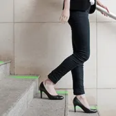 Dispositif lumineux pour rampe d'escalier